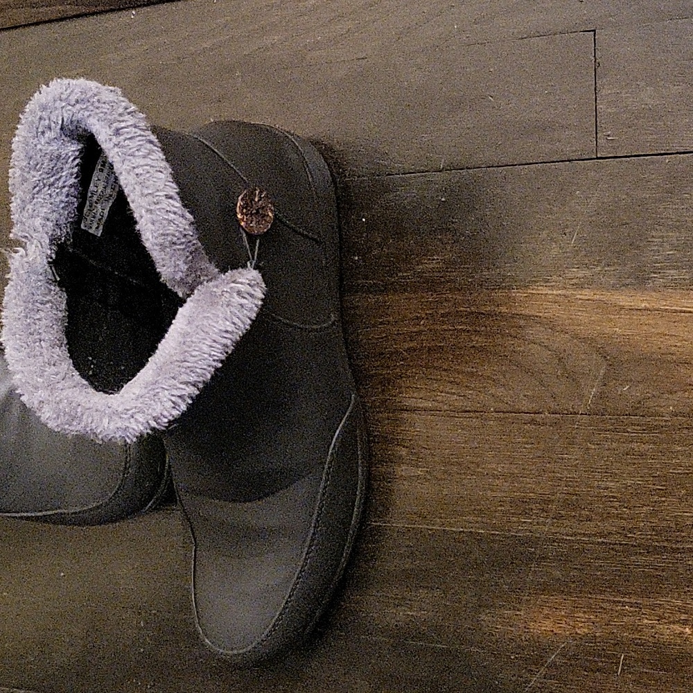 Shoes - Picture 2 of 4